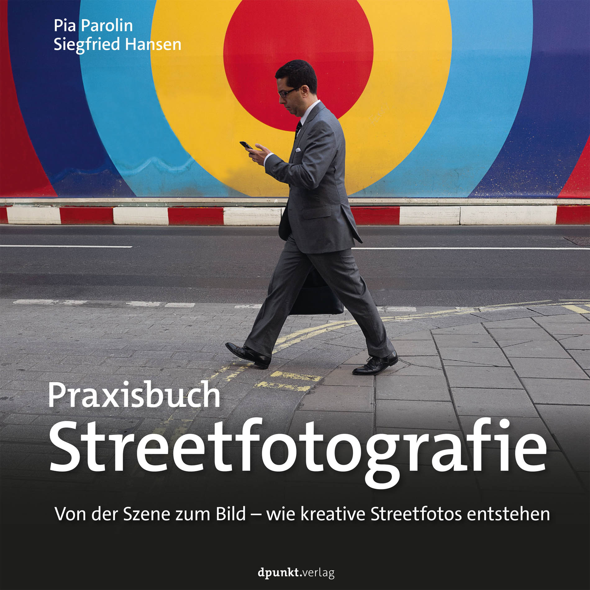 Omslaget til Praxisbuch Streetfotografie af Pia Parolin og Siegfried Hansen