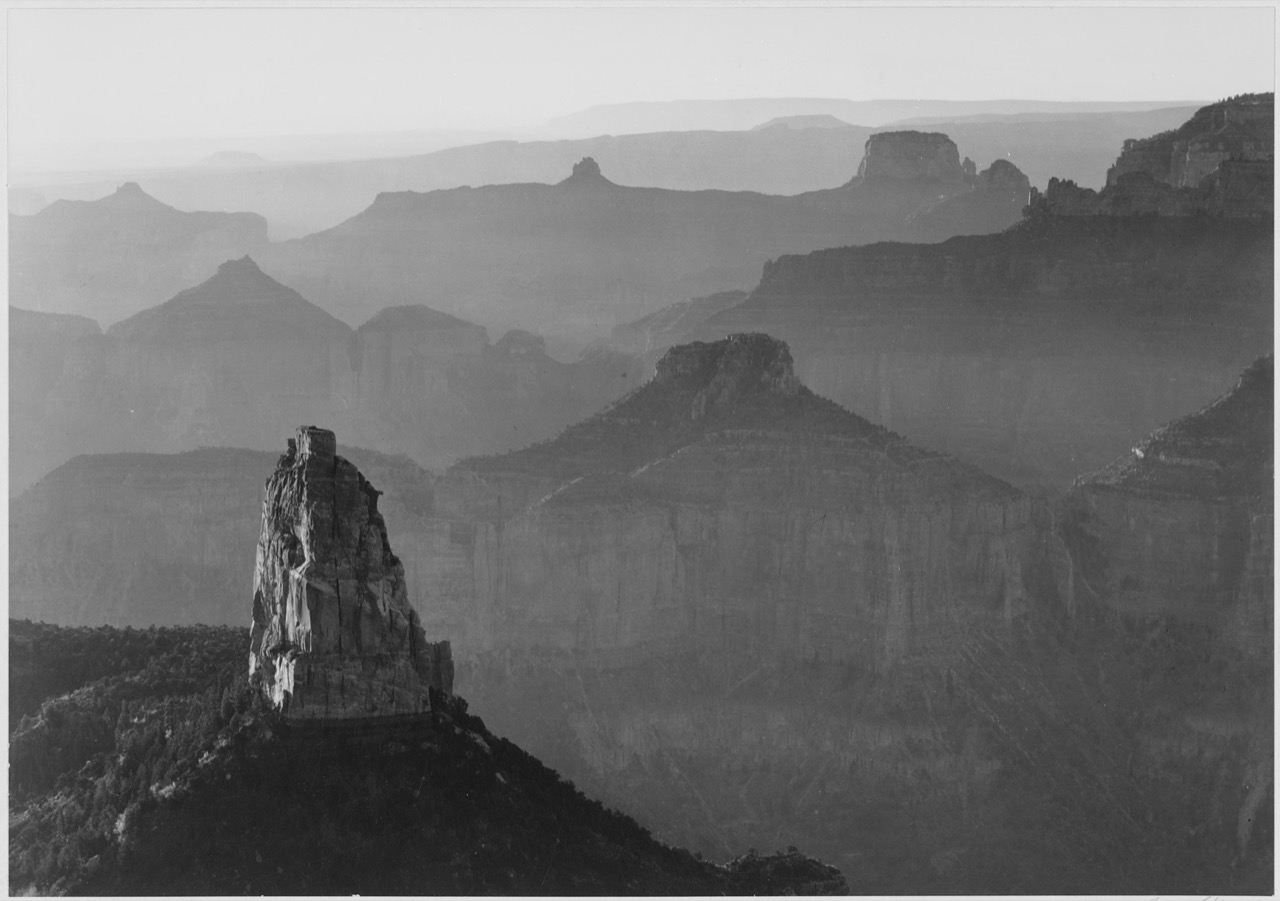 Grand Canyon i lag af gråtoner