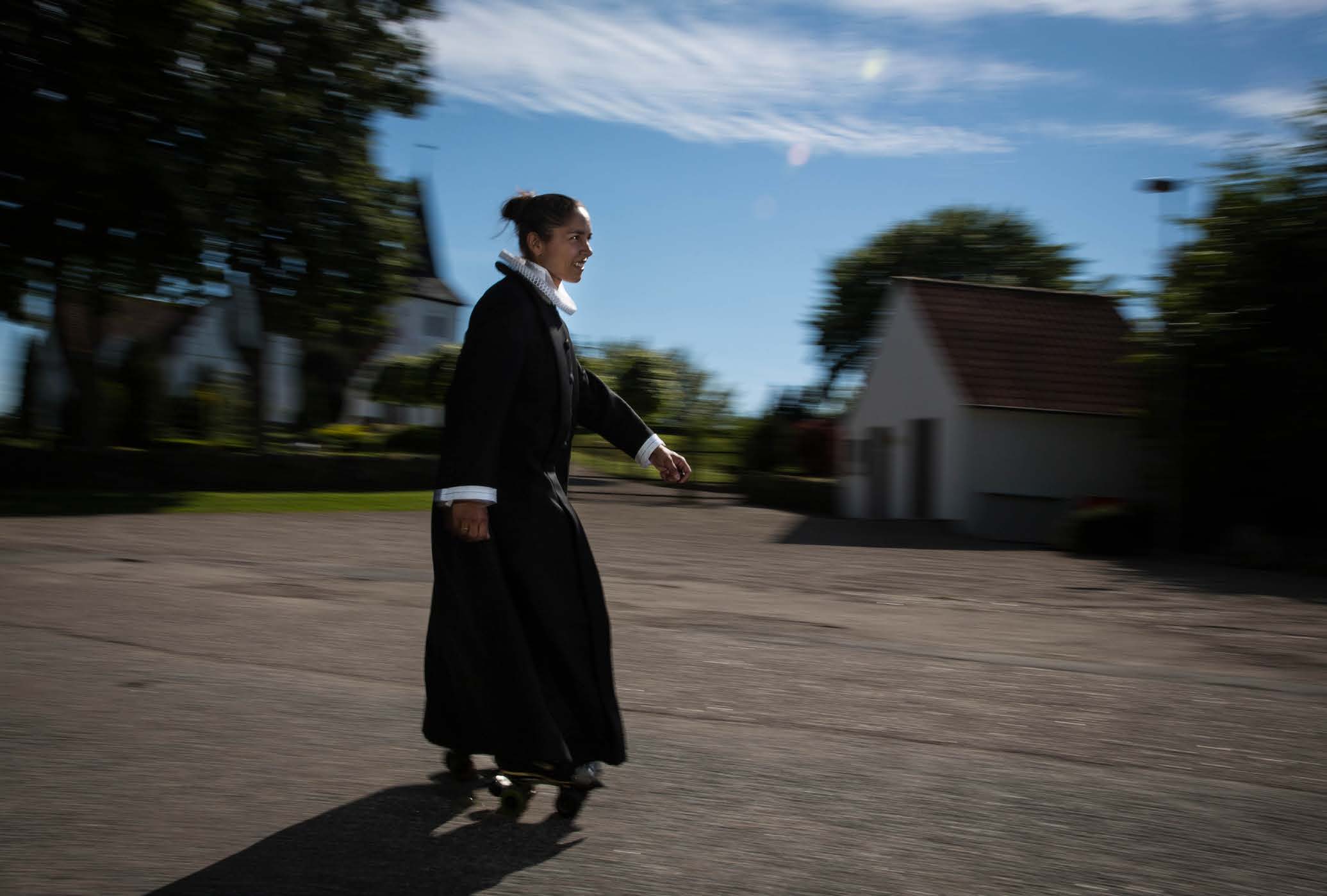 Rebecca Aagaard-Poulsen på rulleskøjter fotograferet af Steffen Jensen